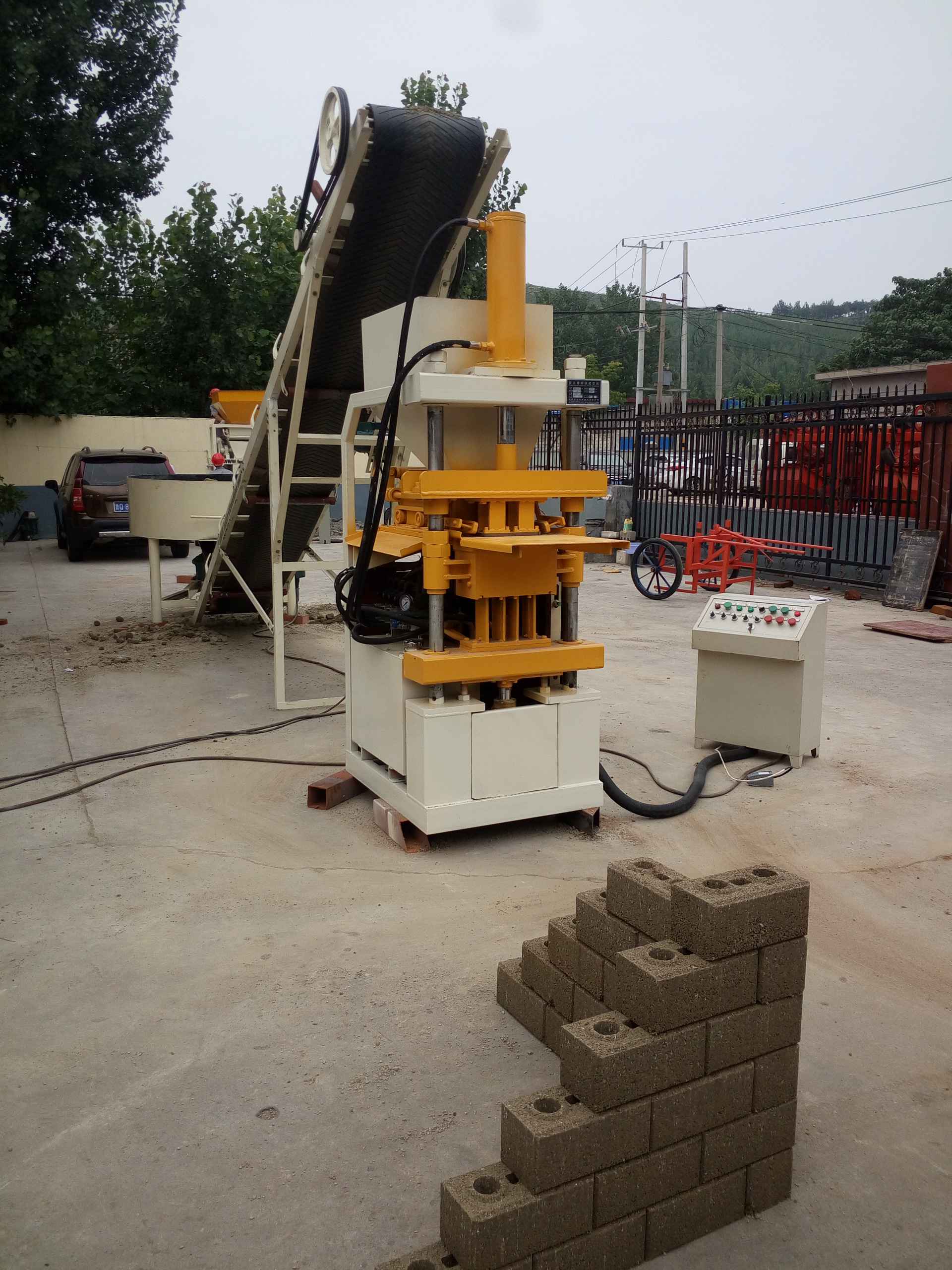 introduction of small interlocking concrete block making machine v5